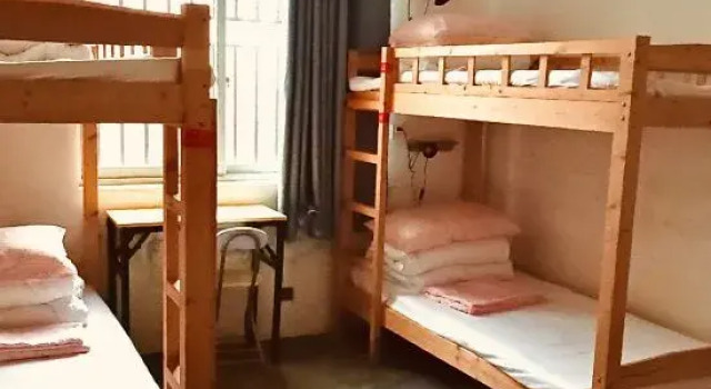 Кровать в общем номере (женский номер) Andpark Hostel