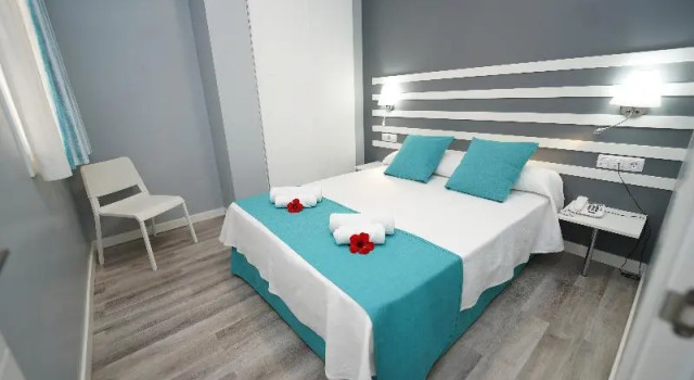 Четырёхместные апартаменты с балконом Apartamentos RF Bambi Adults Only