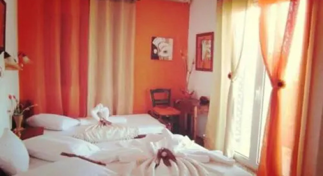 Violetta Rooms, Prenota Hotel Koroni Messinia
