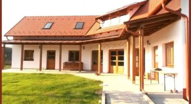 Vadvirágos Vendégház, Забронировать Отель Отели Лайошмиже с парковкой, Парковка