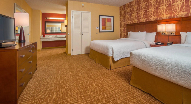 Четырёхместный люкс с 2 комнатами Courtyard by Marriott Glassboro Rowan University