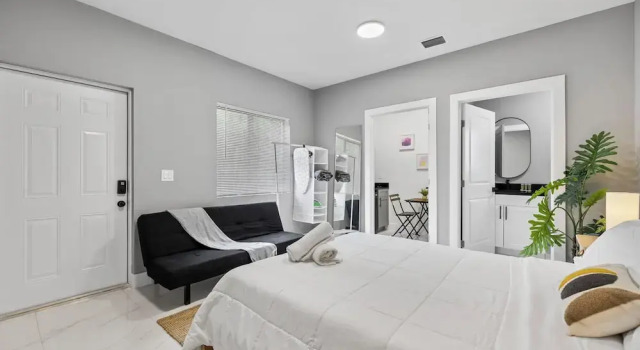 Студия Comfort c 1 комнатой Brown House