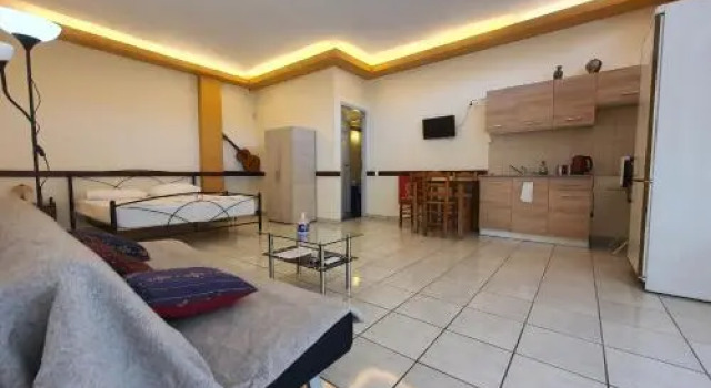 M-George apartment by the airport, Забронировать Апартаменты/квартира Маркопулон Месойеас 