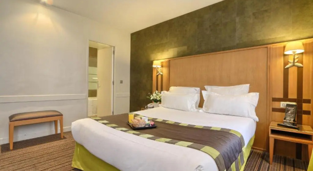 Двухместный номер Comfort Hôtel Mondial