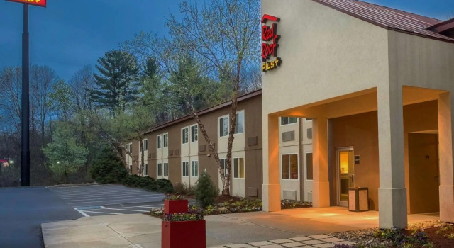 Red Roof Inn PLUS+ South Deerfield - Amherst, Забронировать Отель Саут-Дирфилд 