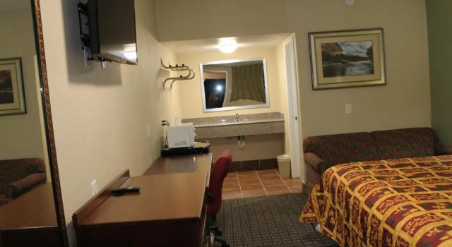 Двухместный номер Standard American Inn & Suites
