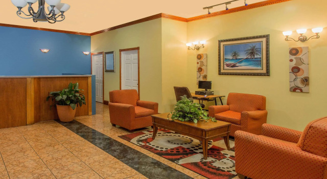 Days Inn by Wyndham Fort Myers, Buchen Sie Hotel Fort Myers Fort Myers Area