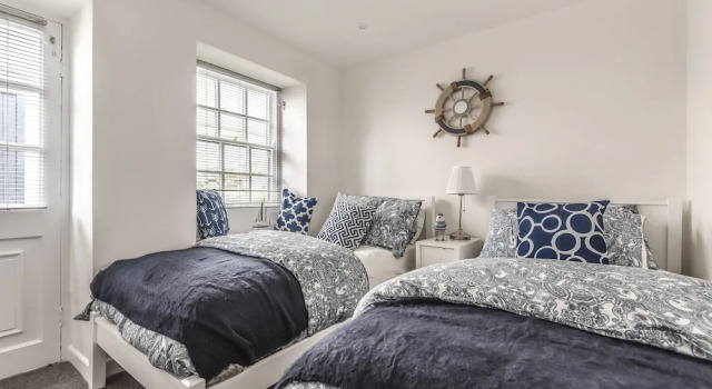 Cottage - Sleeps 6 - Pet Friendly - Patio