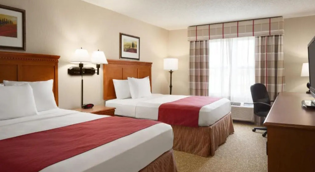 Четырёхместный номер Standard Country Inn & Suites by Radisson, Rossford - Toledo South