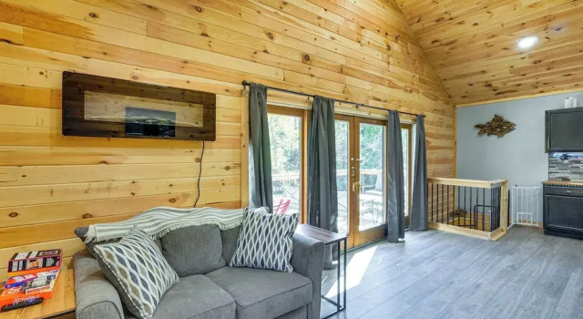 Waterfront Home in Gravois Mills w/ Deck & Beach, Prenota Casa vacanze Hotel a Missouri con parcheggio, Parcheggio