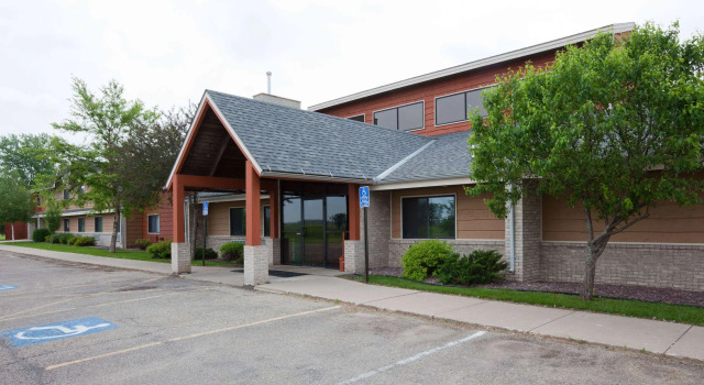 AmericInn Lodge and Suites - Blue Earth, Varaa Hotelli Hotellit Minnesota pysäköinnillä, Pysäköinti