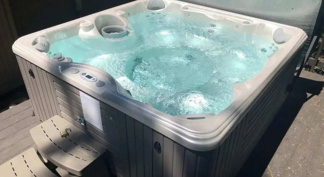 Коттедж с балконом и с видом на горы Prima Del Norte - Hot Tub, Pool Table, Arcade Game!