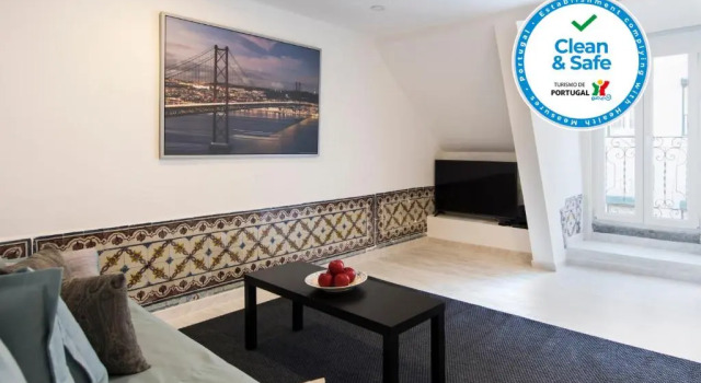 Апартаменты с балконом Traditional Duplex Apartments in Principe Real