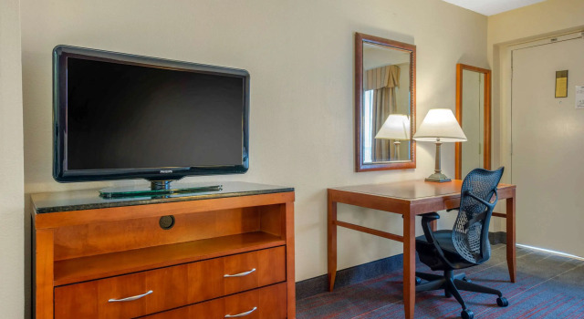 Четырёхместный номер Standard Quality Inn Savannah Historic District