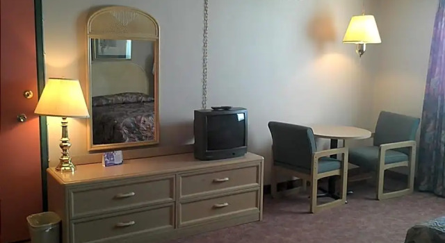 Четырёхместный номер Standard Knights Inn Brandon