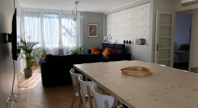 La Maison de la Douce Heure, 4 appartements climatisés avec jardin au centre ville proche des Thermes, Забронировать Апартаменты/квартира Отели Горного массива Юры с парковкой, Парковка