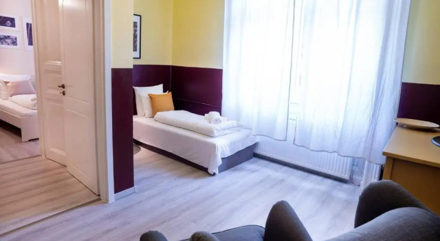 Central and large AC home away from home, Varaa Hotelli Budapest Budapest