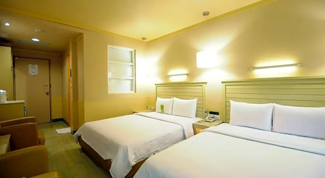 Семейный номер Standard Kindness Hotel Liouhe Night Market Zhongzhen