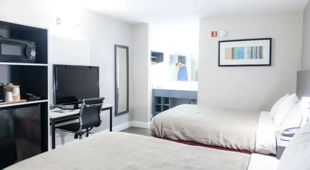 Четырёхместный номер Standard с балконом Quality Inn Carrollton Medical Center