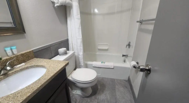 Четырёхместный номер Standard Harvest Drive Family Inn - Renovated Rooms