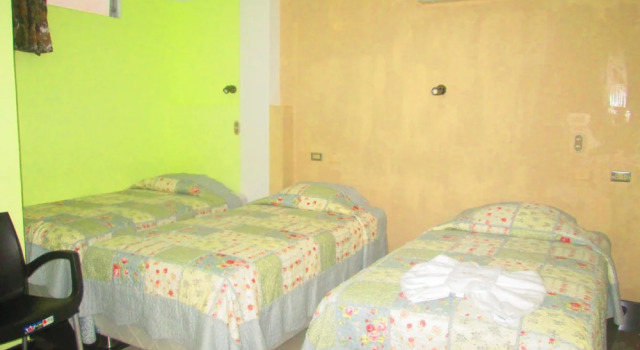 Трёхместный номер Standard Ari's Hotel III