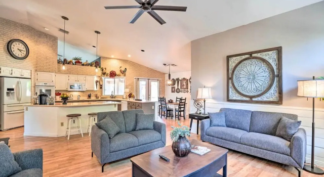 Elegant Peoria Home: Pool, Putting Green, Fire Pit, Забронировать Дом для отпуска Пеория 