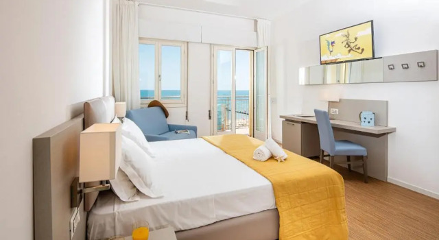 Трёхместный номер Standard seafront Hotel Astor