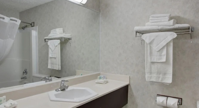 Номер Standard Ramada by Wyndham Nisku Edmonton Airport