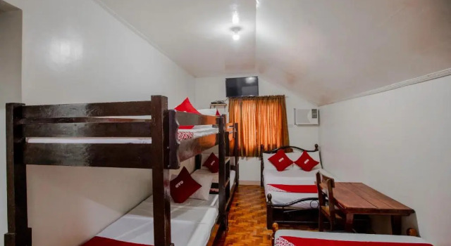 Люкс Deluxe OYO 741 Sierra Travellers Inn