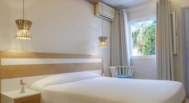 Двухместный номер с видом на бассейн Aeolos Resort