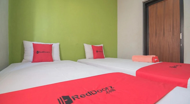 Lebah Villas by RedDoorz
