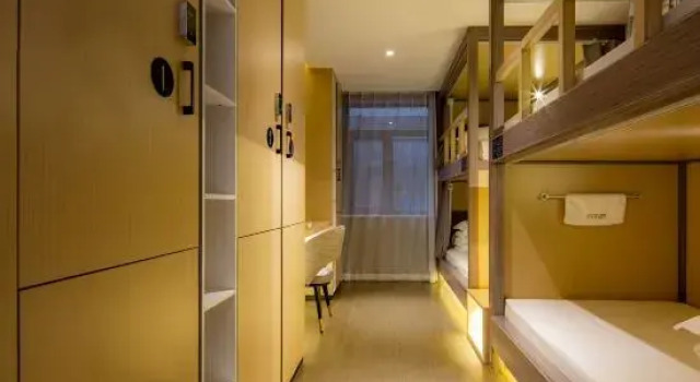 Кровать в общем номере (женский номер) Heye Youth Travel Homestay (Xi'an Huimin Street Bell Tower Subway Station)