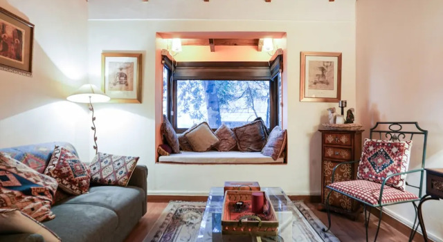 2B-Mukteshwar-108 by bnbmehomes, Varaa Villa Hotellit Uttarakhand pysäköinnillä, Pysäköinti
