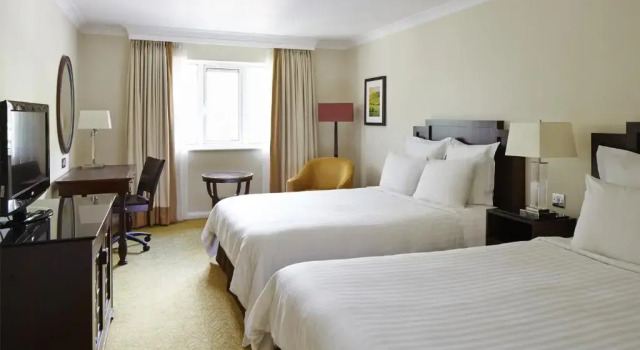 Четырёхместный номер Standard Hollins Hall Hotel, Spa & Golf