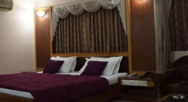 Hotel Valiant, Rezervovat Hotel Hotely v Gujarat s parkováním, Parkování