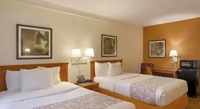 Четырёхместный номер Standard La Quinta Inn Denver Cherry Creek