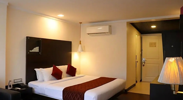Трёхместный номер Luxury 37th Crescent Hotel Bengaluru