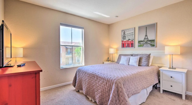 Апартаменты Cozy Resort Townhome w/ Gas Grill, 3 Mi to Disney!