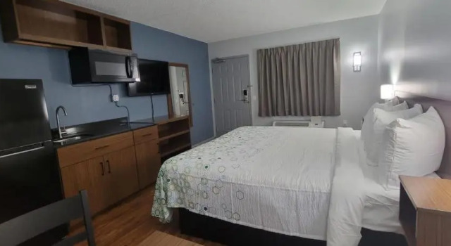 Студия HomeTowne Studios by Red Roof Egg Harbor-Atlantic City Airport