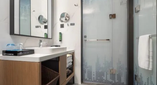 Номер Superior Hampton by Hilton Shantou Railway Station