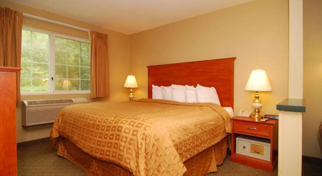 Номер Standard Quality Inn & Suites On The River