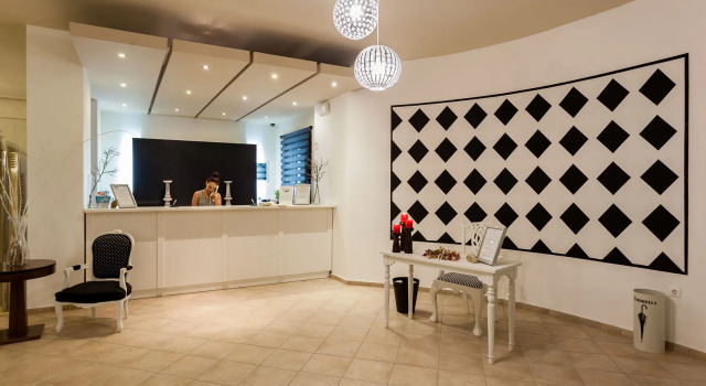 Skopelos Holidays Hotel, Забронировать Отель Отели Скопелос с парковкой, рядом с Центр фотографии Скопелоса, Парковка