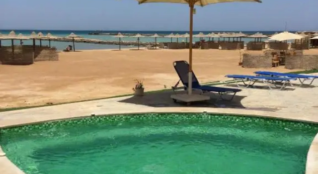 Apartment With Direct Access to Private Beach