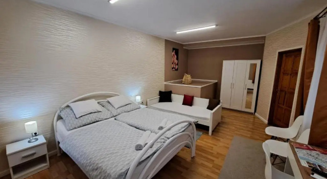 Árkád Apartmanház Szeged, Забронировать Отель Сегед Чонград, рядом с New Synagogue