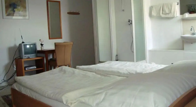 Четырёхместный номер Standard с 2 комнатами Central Galerie Hotel Am Beethoven Haus