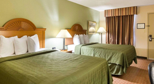 Четырёхместный номер Standard Quality Inn South Hill I-85