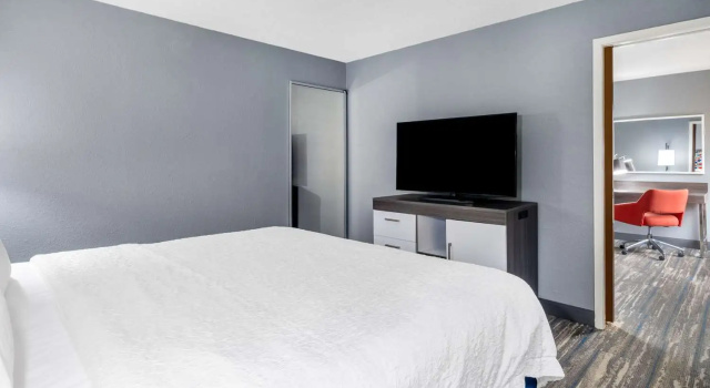 Люкс с видом на воду Hampton Inn Sanford