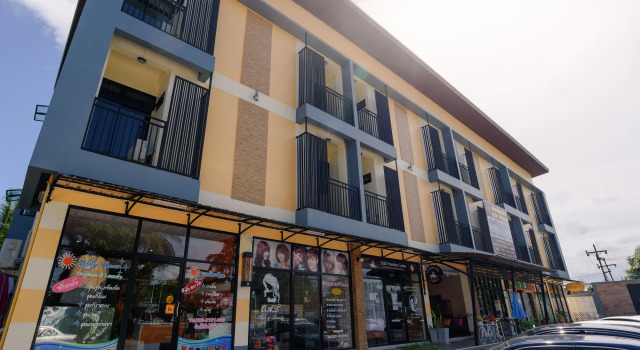 Petch Ranong at Town