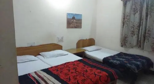 HOTEL YOGI LODGE, Забронировать Отель Отели штата Махараштры по системе «всё включено», Всё включено