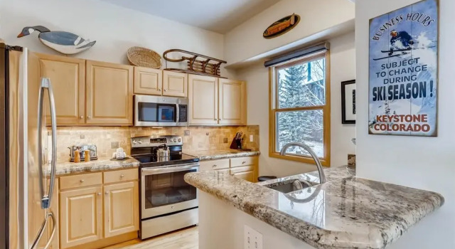 Коттедж с балконом Northstar Townhomes In Keystone 2 Bedroom Rental